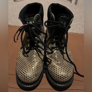 Women’s caterpillar gold and black boots size 8 these are glittery gold so cool